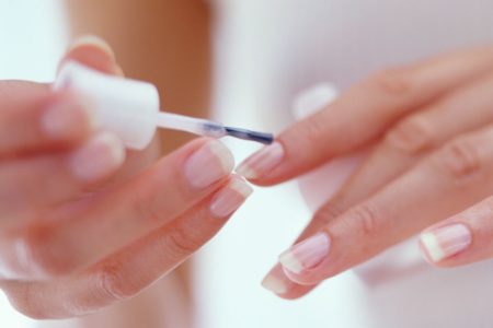 Foto colorida de um esmalte - Metrópoles