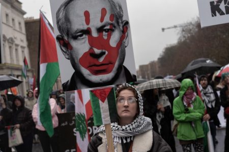 Protesto contra Benjamin Netanyahu, primeiro-ministro de Israel: Tribunal Internacional pediu prisão dele