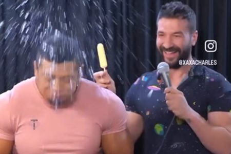 Print de um vídeo colorido de Xaxá Charles e Gilson de Oliveira - Metrópoles