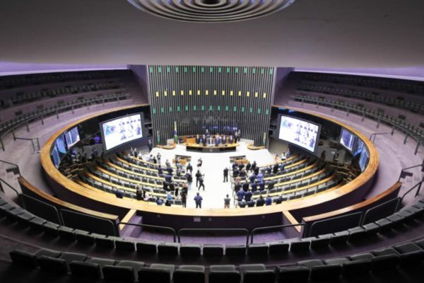 Foto colorida do Plenário da Câmara dos Deputados tributária carne - Metrópoles