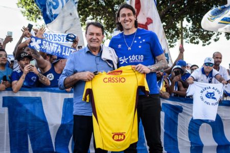 Imagem colorida da chegada de Cássio ao Cruzeiro - Metrópoles