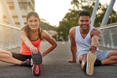 Casal fazendo Exercício para a melhora do libido