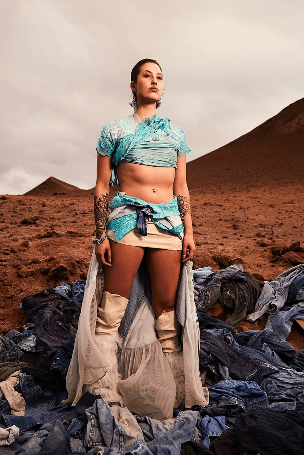lixão roupas deserto desfile atacama fashion week - metrópoles