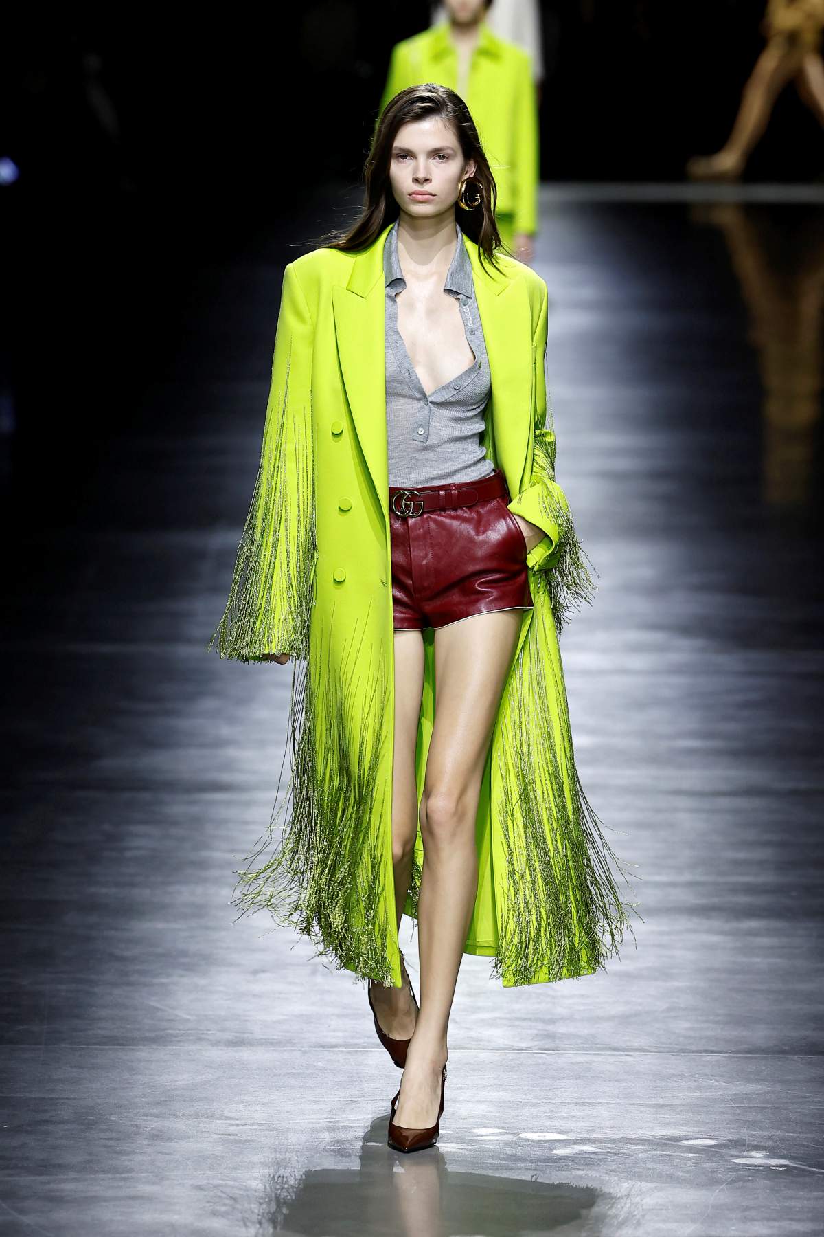 Na imagem com cor, fotos de looks verde neon - metrópoles