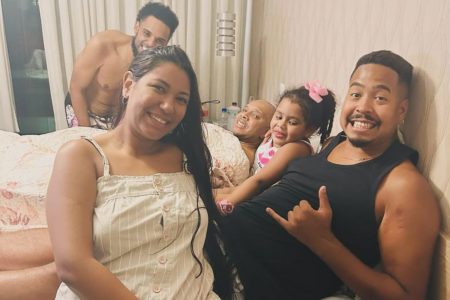 Foto colorida de Anderson Leonardo e sua família - Metrópoles