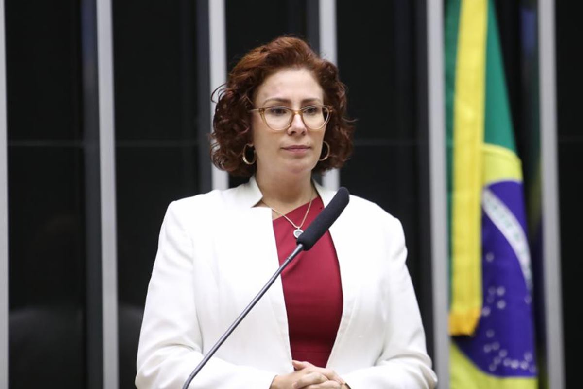 Foto colorida da deputada federal Carla Zambelli - Metrópoles