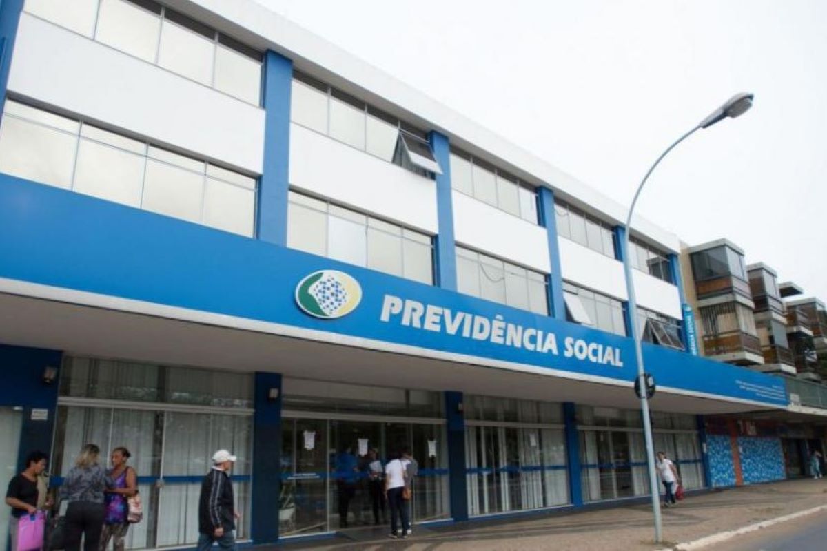 Imagem colorida mostra agência do Instituto Nacional do Seguro Social (INSS), onde está escrito Previdência Social na fachada, em São José do Rio Preto, interior de São Paulo, onde mulher morreu - Metrópoles