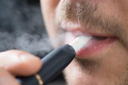 Cigarro com tabaco aquecido especialistas