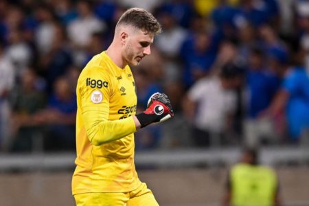 Imagem colorida do goleiro Bento - Metrópoles
