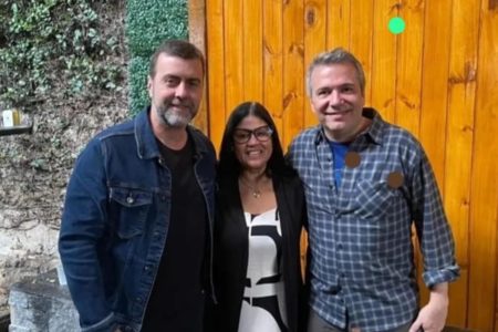 Foto colorida de Marcelo Freixo ao lado do candidato da OAB Marcello Oliveira - Metrópoles