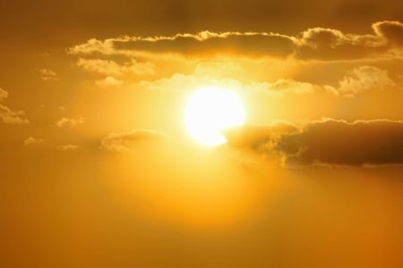 Imagem colorida de sol. Calor extremo setembro - Metrópoles
