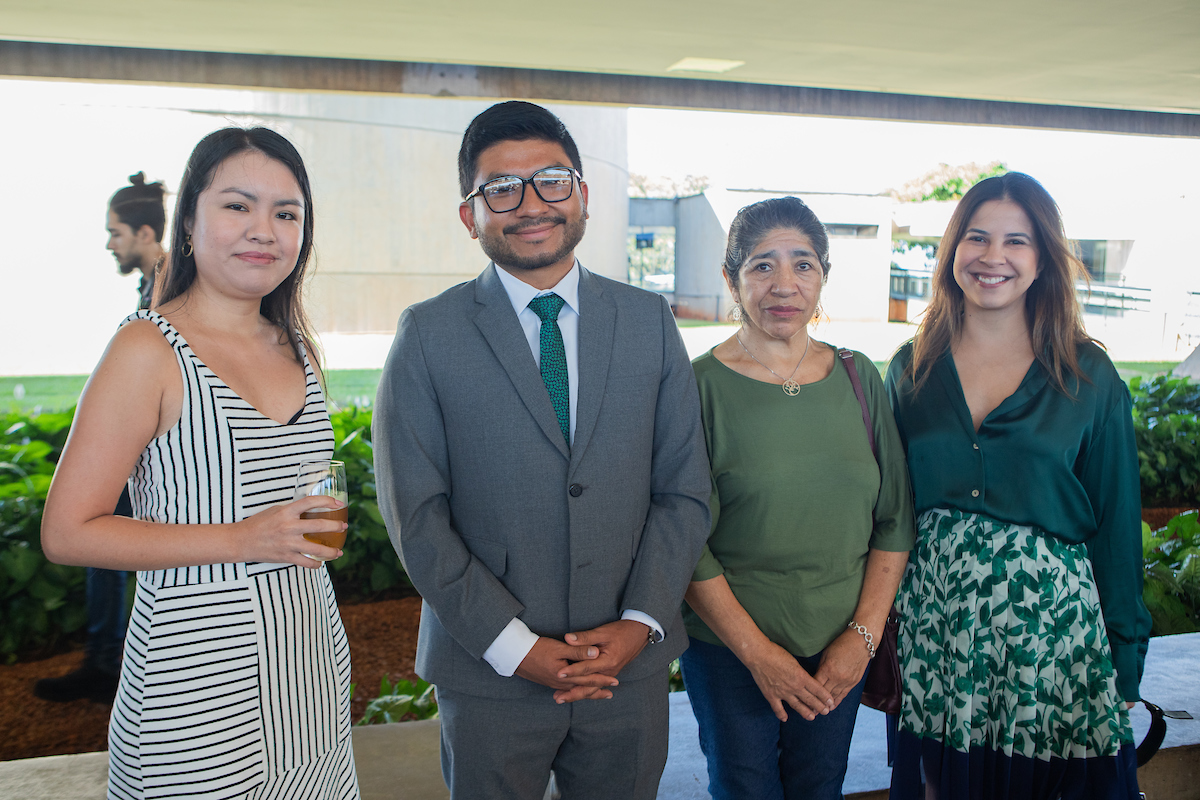 Sandy Rodriguez, Gary Gonzales, Juana Medina e Alicia Gonzalez