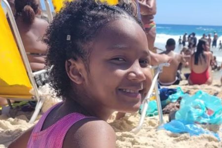 Foto colorida de Sophia, menina de 11 anos morta e jogada no lixo no Rio de Janeiro - Metrópoles