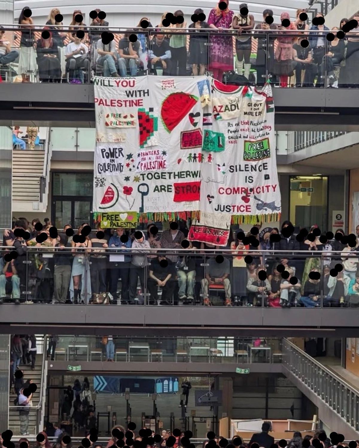 estudantes protestam pela palestina em desfile de moda - metrópoles