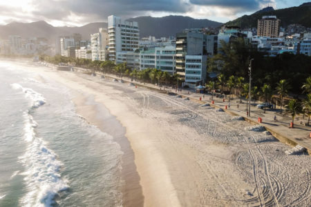 Imagem colorida de praia do Arpoador - Metrópoles