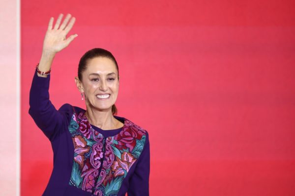 Claudia Sheinbaum é a primeira mulher presidente no México