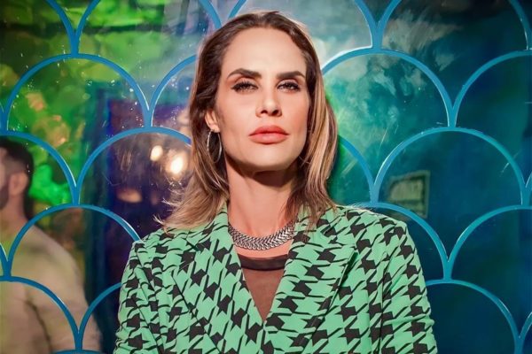 Imagem colorida de Aritana Maroni usando roupa verde - Metrópoles