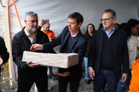 Imagem colorida de doações da JBS para o Rio Grande do Sul - Metrópoles