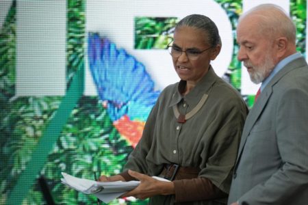 Imagem colorida da ministra Marina Silva com o presidente Lula - Metrópoles
