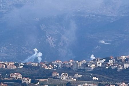 Imagem colorida mostra detonação de bomba de fósforo branco no Líbano - Metrópoles