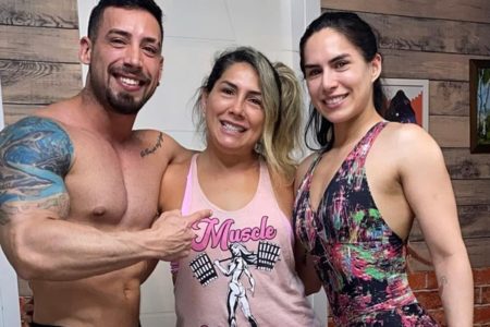 Djidja Cardoso, mãe e irmão posam juntos - Metrópoles
