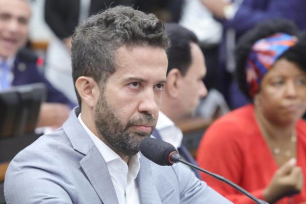 imagem colorida mostra andré janones - Metrópoles