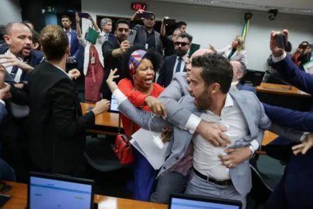 Foto colorida de reunião do conselho de ética da Câmara dos Deputados - Metrópoles