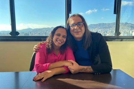 Foto colorida da deputada federal Duda Salabert (PDT-MG) e a deputada estadual de Minas Gerais Ana Paula Siqueira (Rede-MG) - Metrópoles