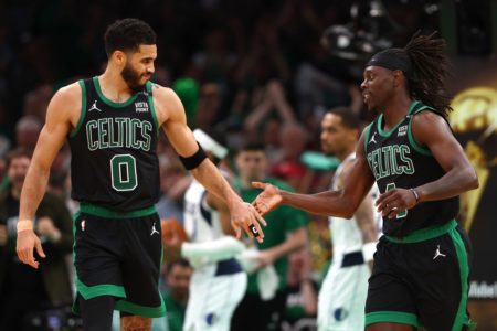 Jayson Tatum e Jrue Holiday - Metrópoles