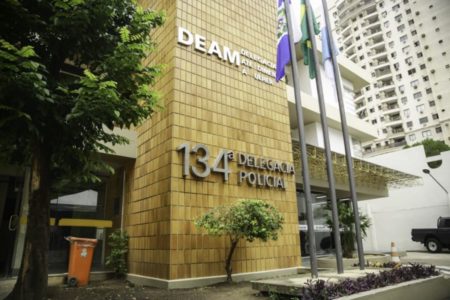 Fachada de delegacia