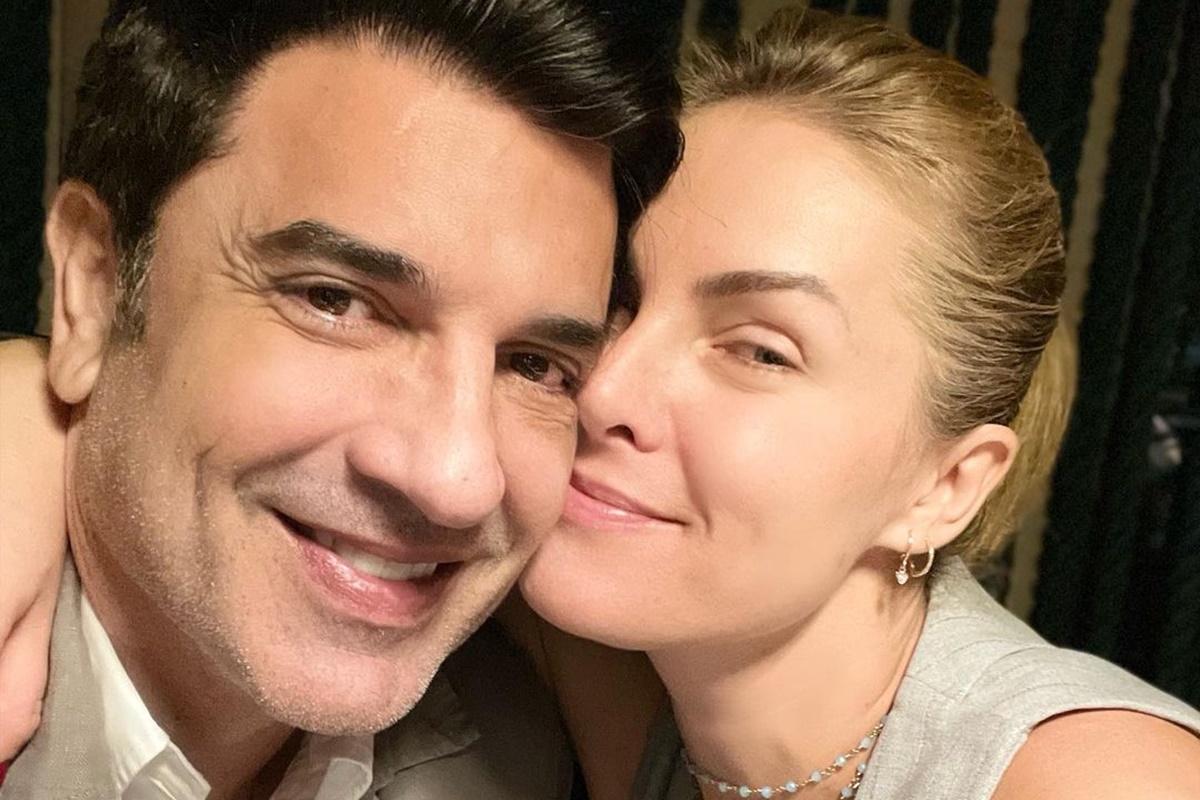 Ana Hickmann e Edu Guedes posa de rostos colados e sorridentes - Metrópoles