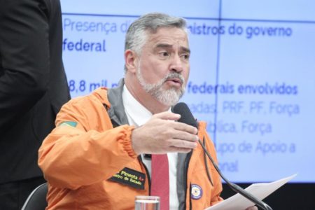 Foto colorida do Ministro da Secretaria Extraordinária da Presidência da República para Apoio à Reconstrução do Rio Grande do Sul, Paulo Pimenta - Metrópoles