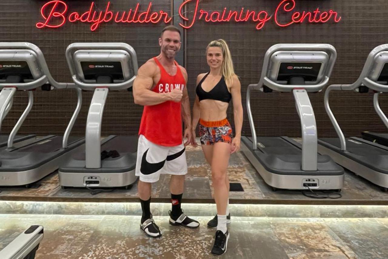 Foto do casal Bruno Rua e Anna Meira na academia - Metrópoles