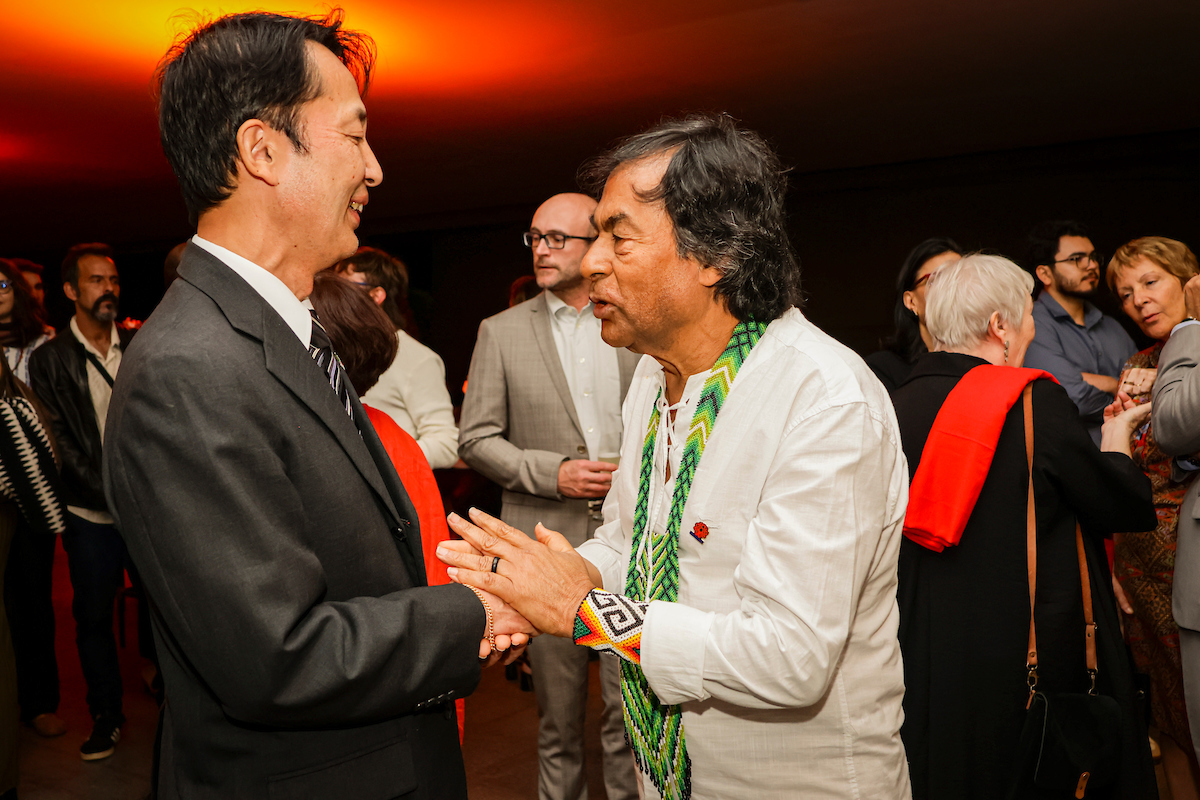 Lançamento da exposição Hiromi Nagakura até a Amazônia com Ailton Krenak
