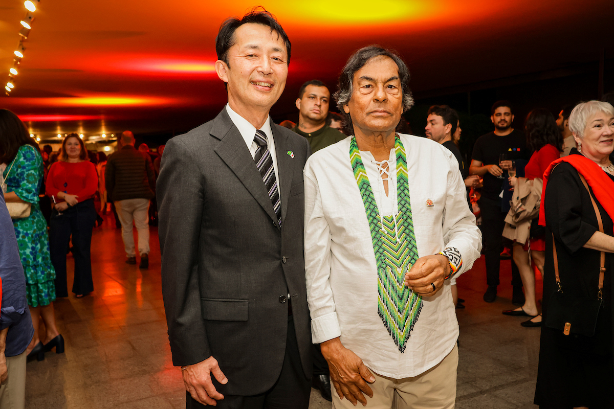 Lançamento da exposição Hiromi Nagakura até a Amazônia com Ailton Krenak