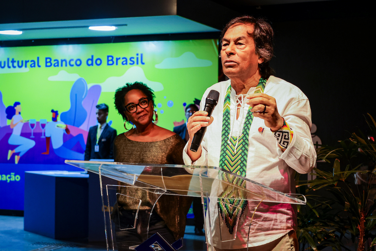 Lançamento da exposição Hiromi Nagakura até a Amazônia com Ailton Krenak