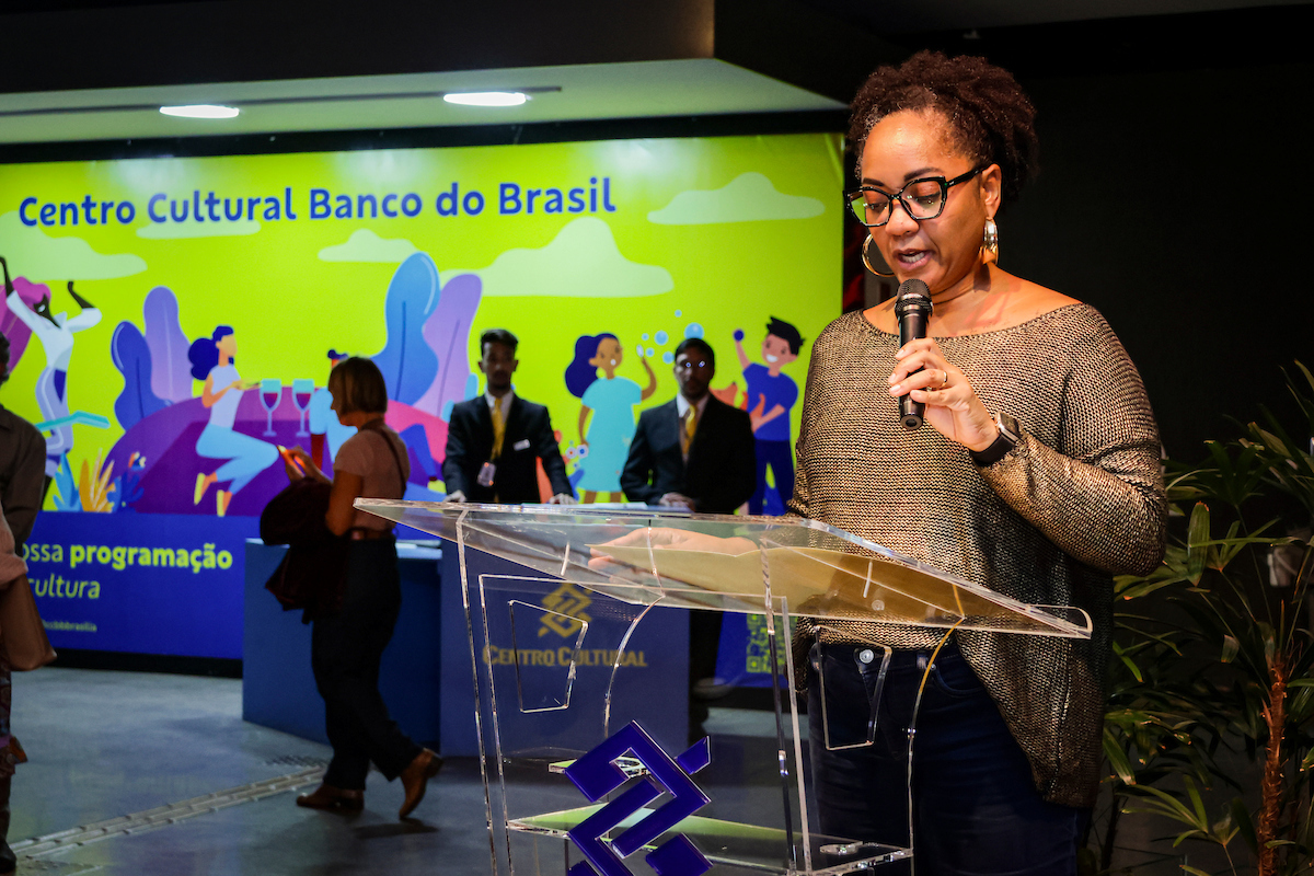 Lançamento da exposição Hiromi Nagakura até a Amazônia com Ailton Krenak