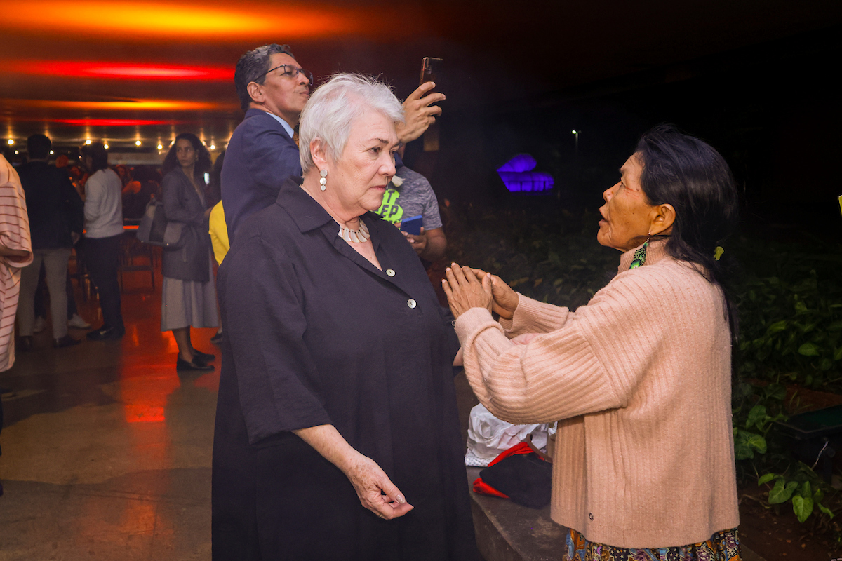 Lançamento da exposição Hiromi Nagakura até a Amazônia com Ailton Krenak