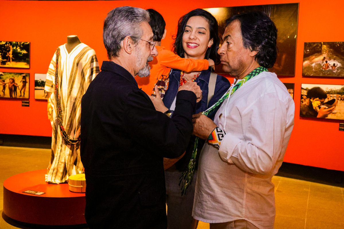 Lançamento da exposição Hiromi Nagakura até a Amazônia com Ailton Krenak