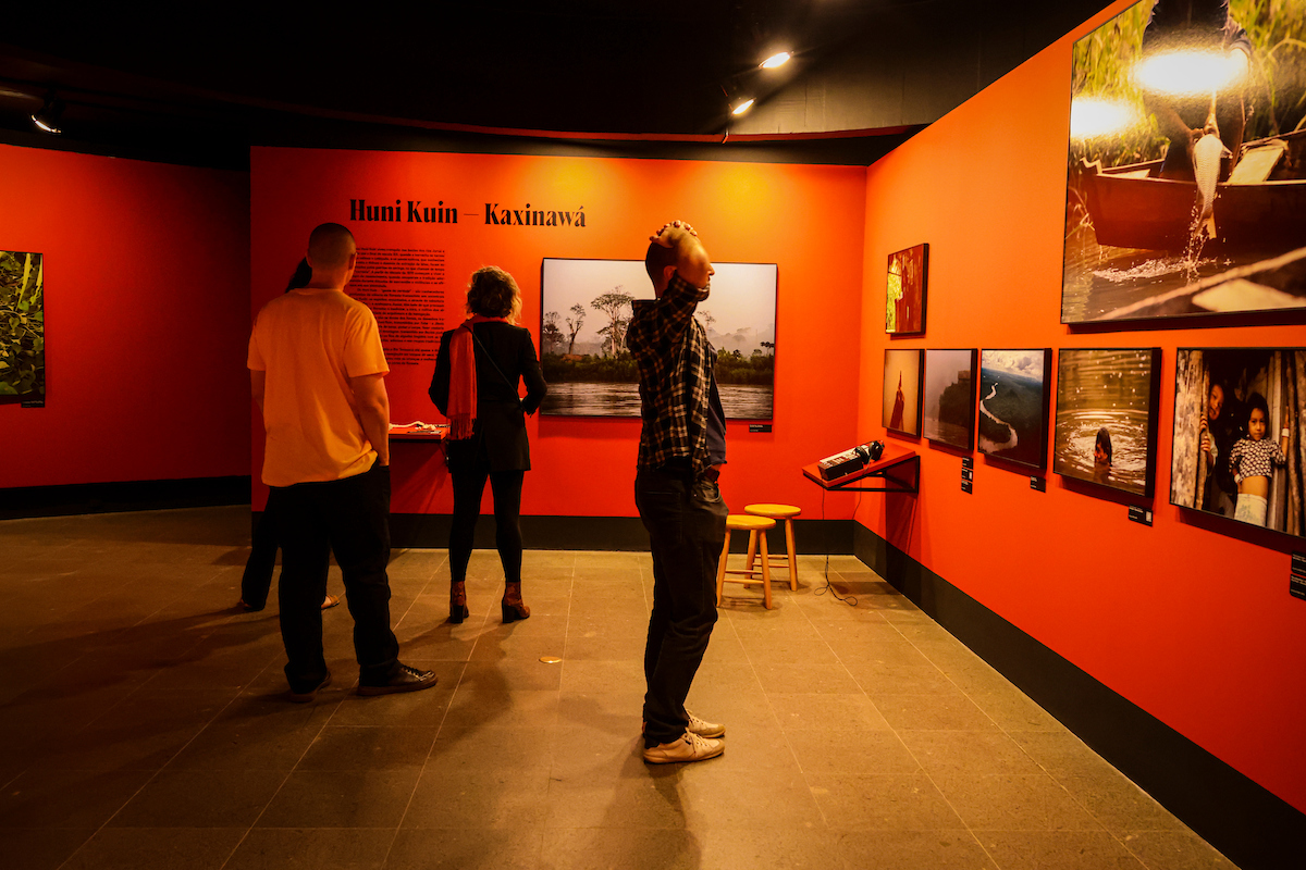 Lançamento da exposição Hiromi Nagakura até a Amazônia com Ailton Krenak