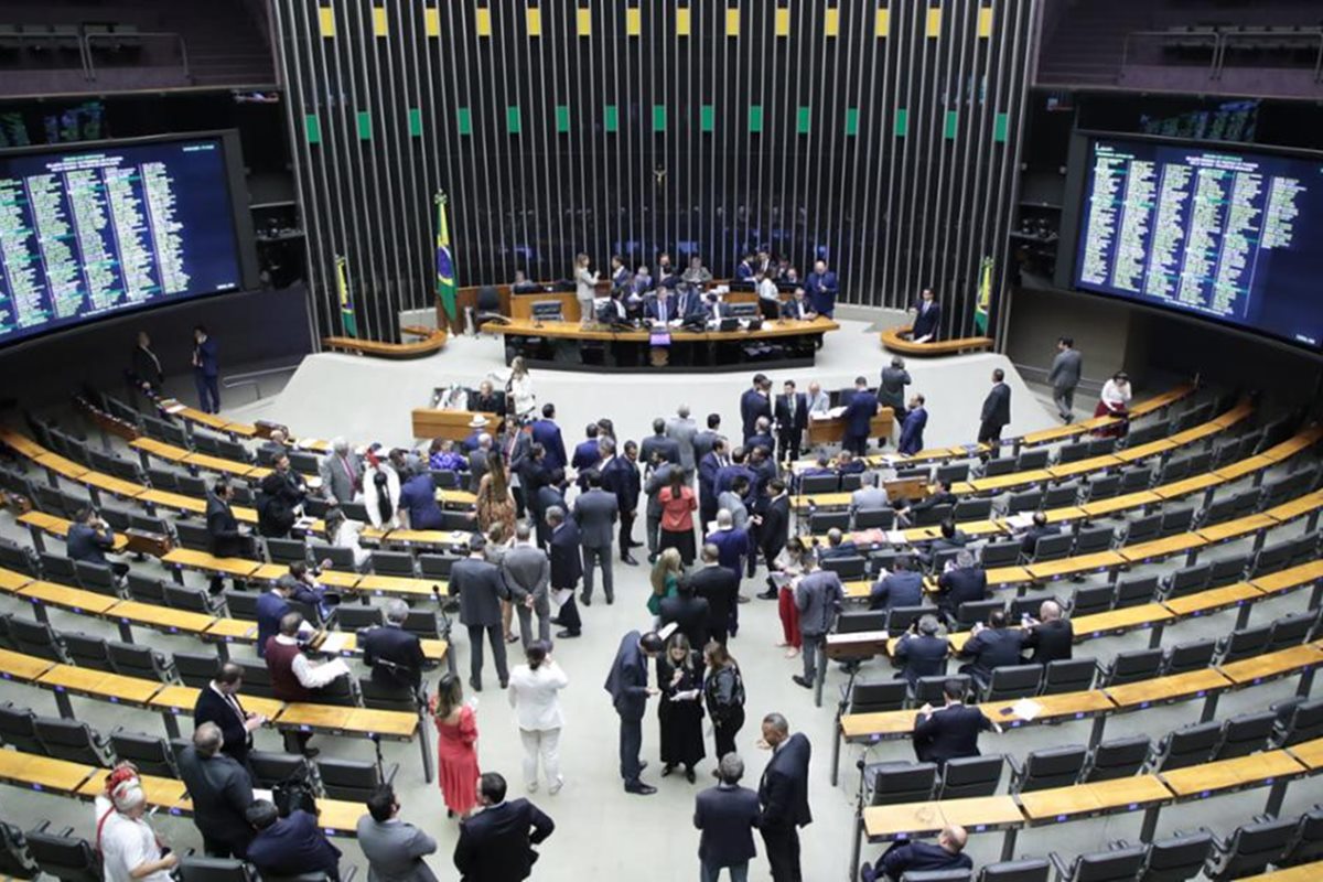 Foto colorida do Plenário da Câmara dos Deputados - Metrópoles