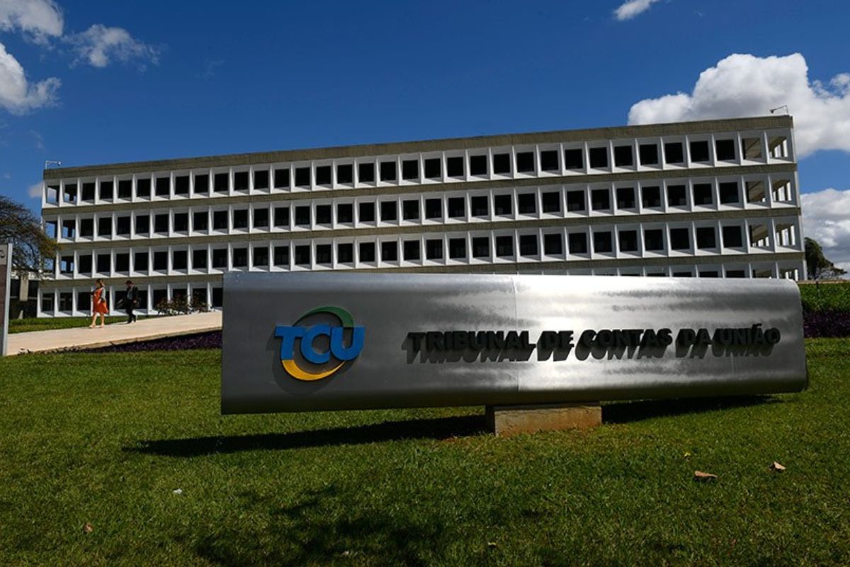 imagem colorida da fachada do TCU