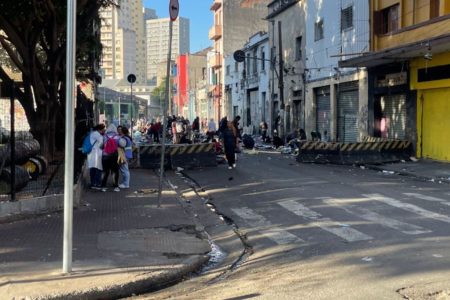 imagem de pessoas na rua do centro de São Paulo
