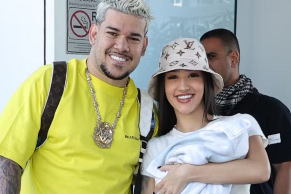 Bia Miranda com o namorado, DJ Buarque e o filho, Kaleb