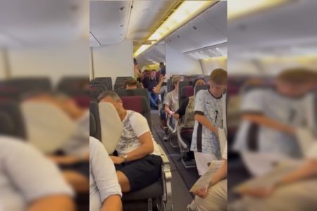 Passageiros da Qatar Airways/ Metrópoles