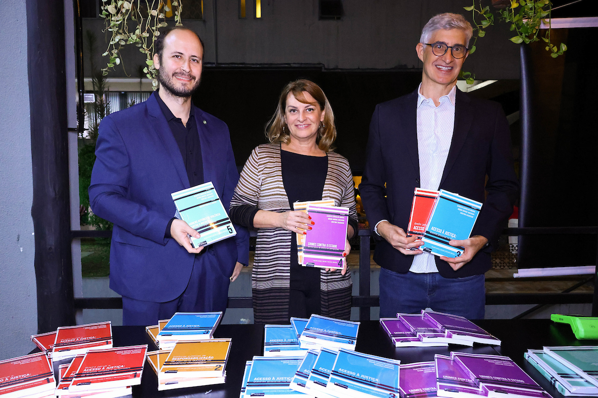 Alberto Carvalho Amaral, Cristina Zackseski e Bruno Amaral Machado