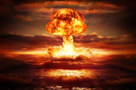 Imagem colorida mostra explosão de bomba nuclear - Metrópoles
