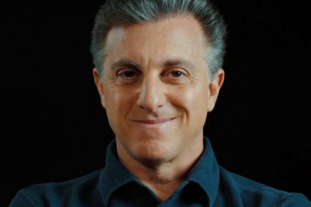 Foto colorida de Luciano Huck - Metrópoles