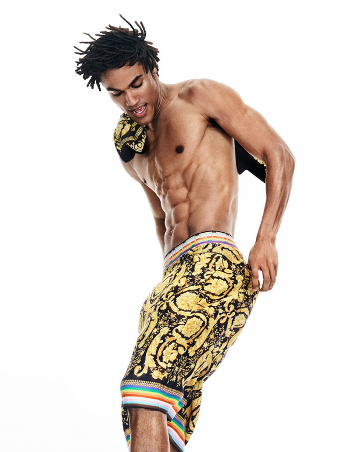 Na imagem com cor, foto do modelo brasileiro Matheus Hava - metrópoles