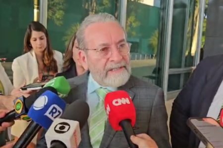 imagem colorida do presidente do CFM, José Hiran